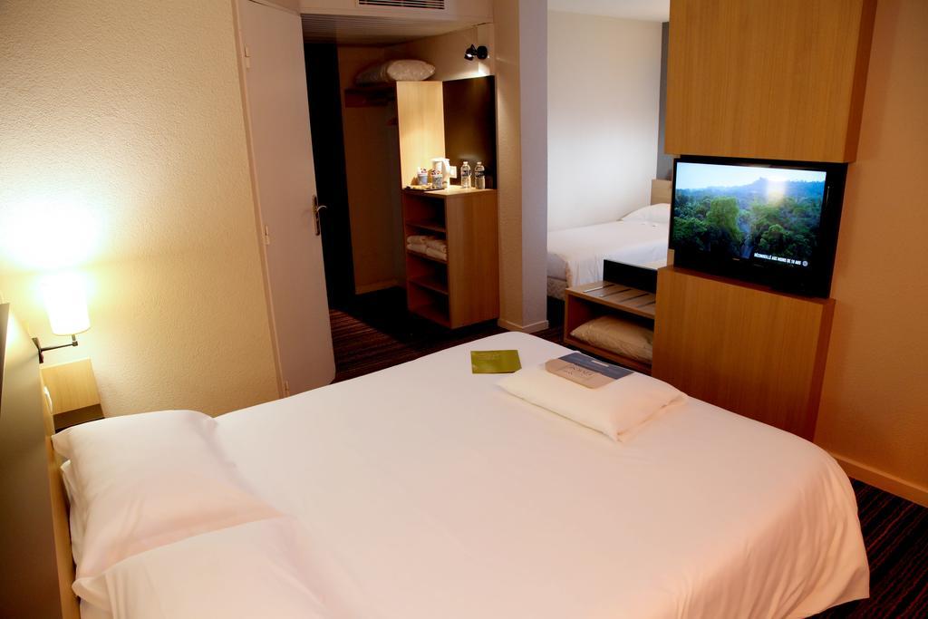 Kyriad Tours Sud - Chambray Les Tours Kültér fotó
